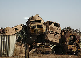 “戦車の墓地”　Tank Graveyard